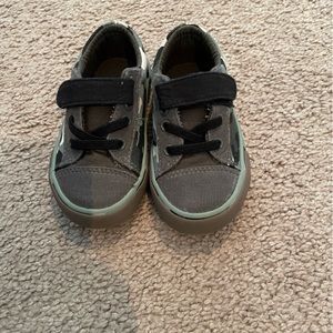 Tucker and Tate Green Camo Toddler size 6 sneakers